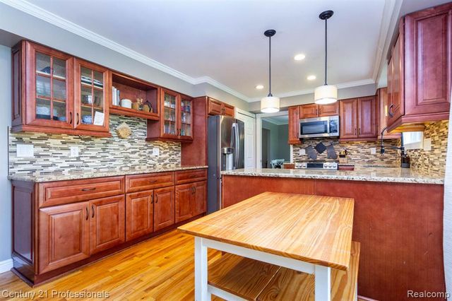 671 Bridgestone Drive, Rochester Hills, MI 48309