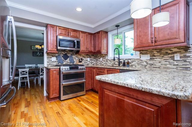 671 Bridgestone Drive, Rochester Hills, MI 48309