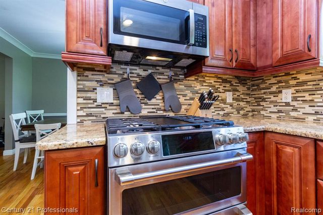 671 Bridgestone Drive, Rochester Hills, MI 48309
