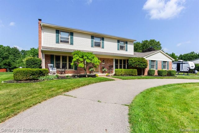 671 Bridgestone Drive, Rochester Hills, MI 48309