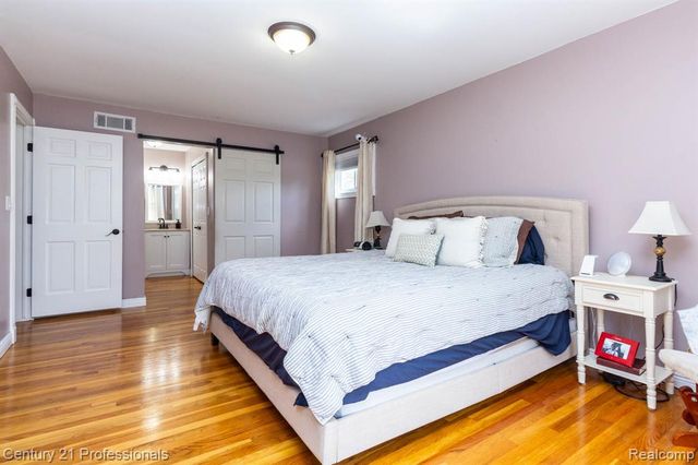 671 Bridgestone Drive, Rochester Hills, MI 48309