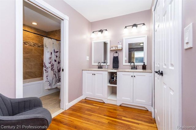671 Bridgestone Drive, Rochester Hills, MI 48309