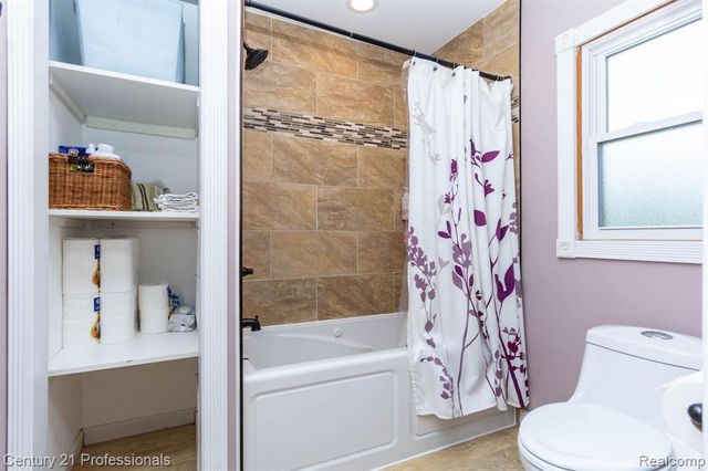 671 Bridgestone Drive, Rochester Hills, MI 48309