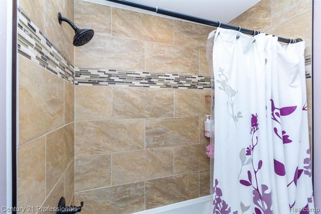 671 Bridgestone Drive, Rochester Hills, MI 48309