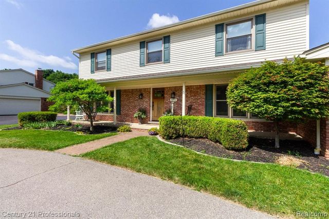 671 Bridgestone Drive, Rochester Hills, MI 48309