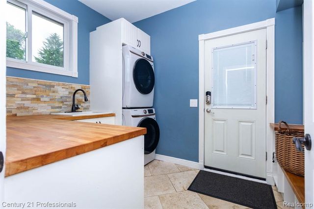 671 Bridgestone Drive, Rochester Hills, MI 48309