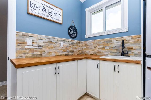 671 Bridgestone Drive, Rochester Hills, MI 48309