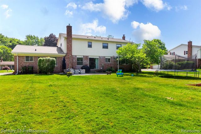 671 Bridgestone Drive, Rochester Hills, MI 48309