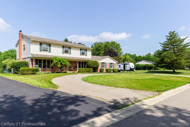 671 Bridgestone Drive, Rochester Hills, MI 48309