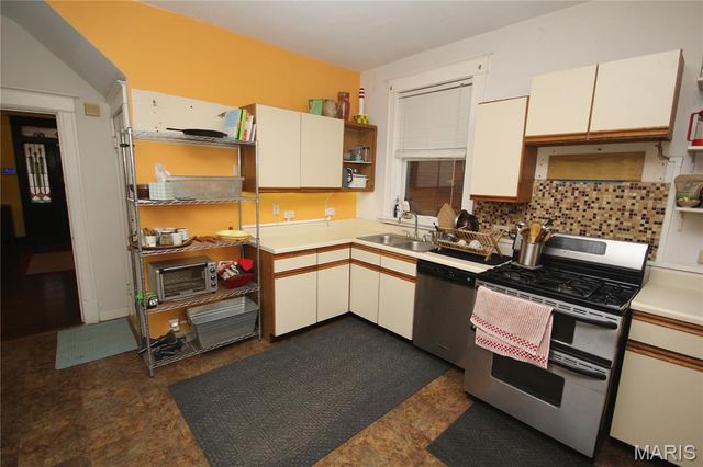 5745 Degiverville Avenue, St Louis, MO 63112