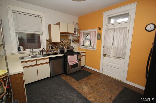 5745 Degiverville Avenue, St Louis, MO 63112