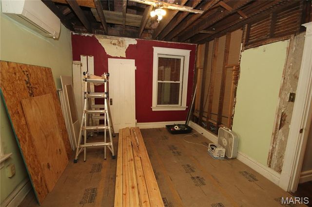 5745 Degiverville Avenue, St Louis, MO 63112