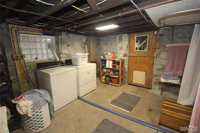 5745 Degiverville Avenue, St Louis, MO 63112