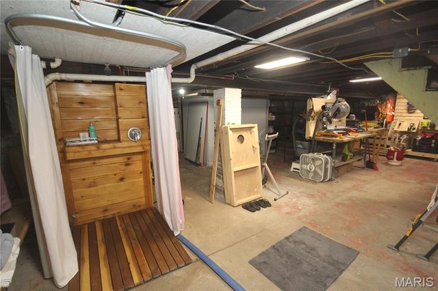 5745 Degiverville Avenue, St Louis, MO 63112