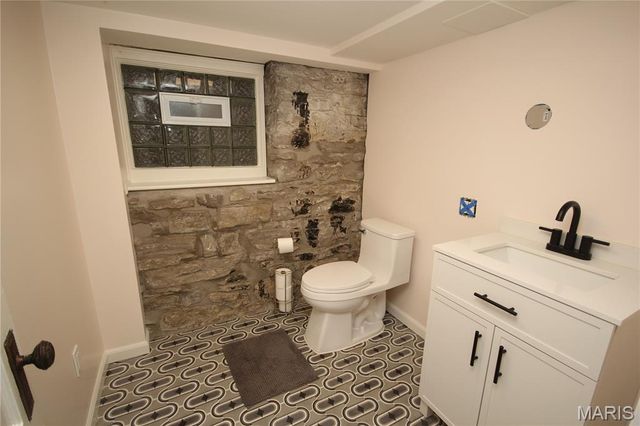 5745 Degiverville Avenue, St Louis, MO 63112