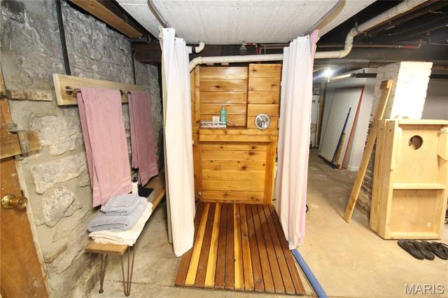 5745 Degiverville Avenue, St Louis, MO 63112