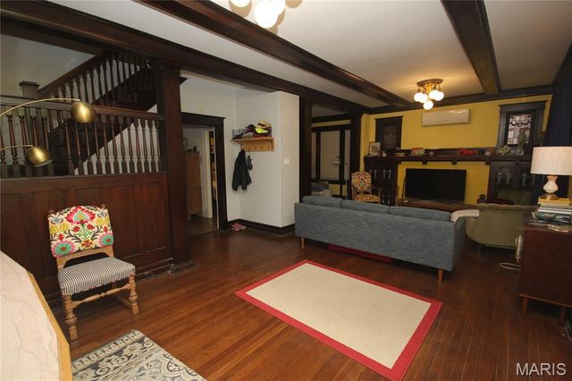 5745 Degiverville Avenue, St Louis, MO 63112