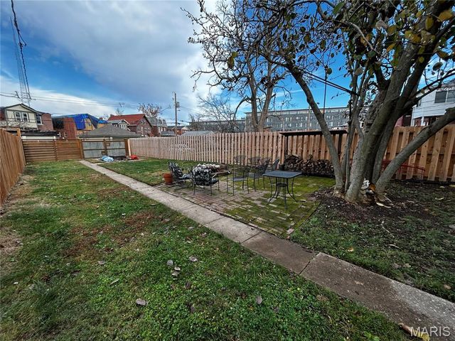 5745 Degiverville Avenue, St Louis, MO 63112