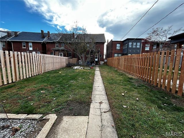 5745 Degiverville Avenue, St Louis, MO 63112