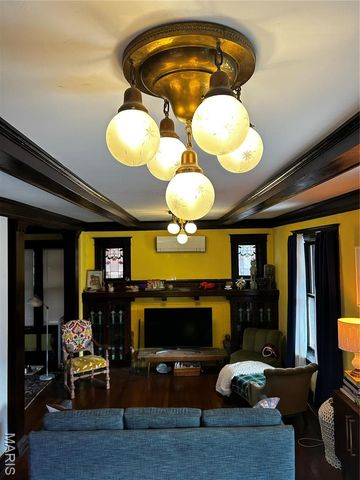 5745 Degiverville Avenue, St Louis, MO 63112