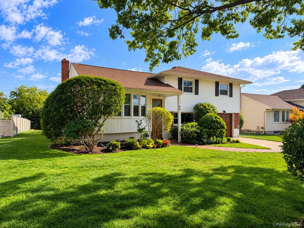 84 Robby Lane, Manhasset Hills, NY 11040 — photo 3