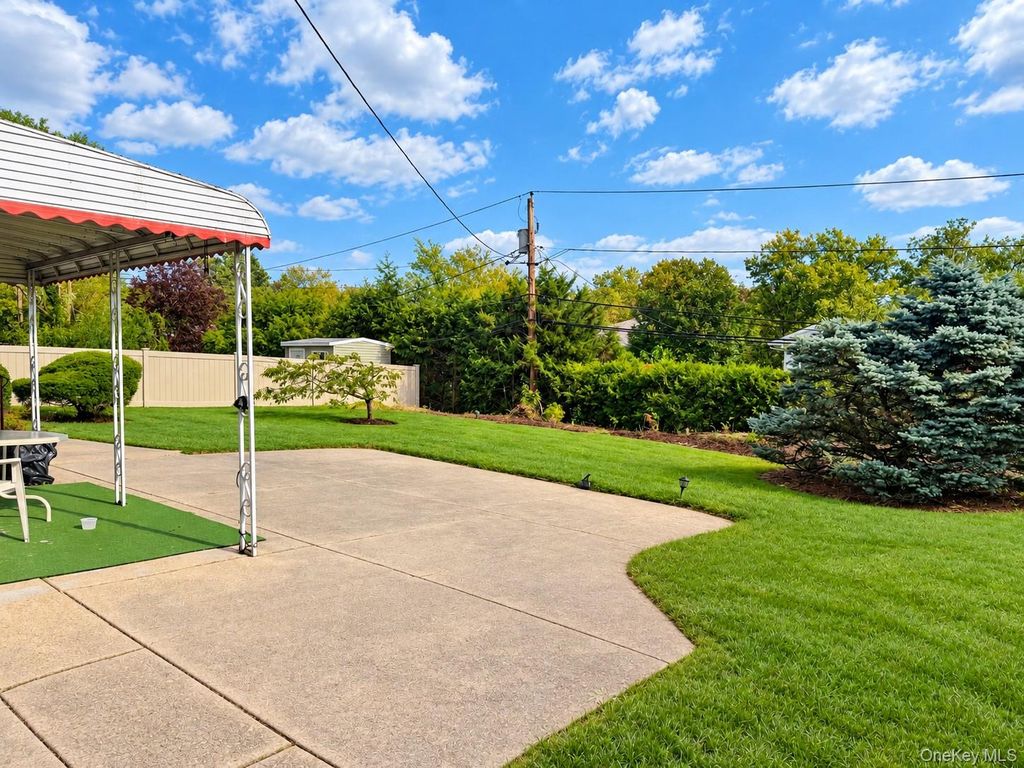 84 Robby Lane, Manhasset Hills, NY 11040 — photo 5