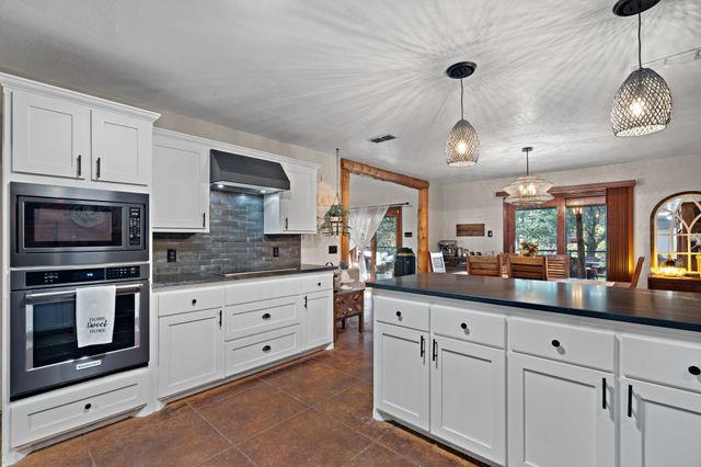1206 Sierra Vista Drive, Granbury, TX 76048
