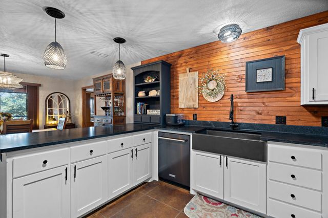 1206 Sierra Vista Drive, Granbury, TX 76048