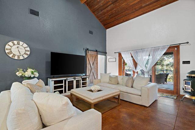 1206 Sierra Vista Drive, Granbury, TX 76048