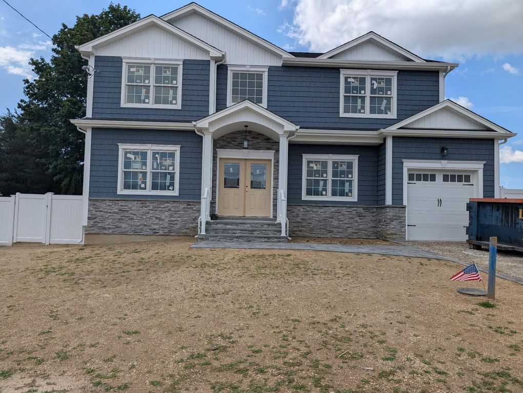 68 Caroline Street, Bethpage, NY 11714