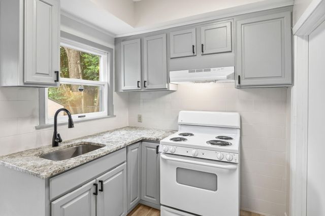 706 Oliver Avenue N, Minneapolis, MN 55411
