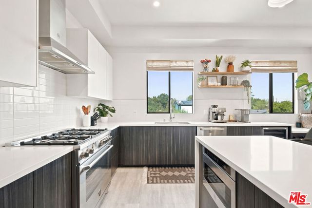 6716 N Royce Lane, Van Nuys, CA 91411