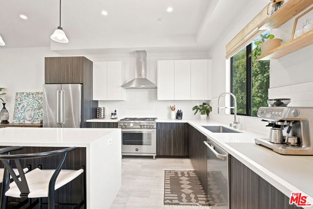 6716 N Royce Lane, Van Nuys, CA 91411