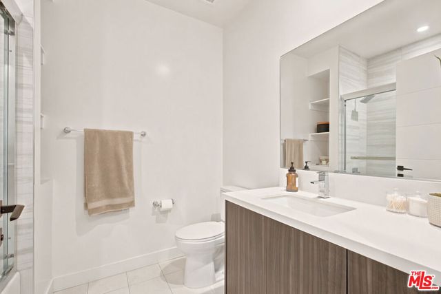 6716 N Royce Lane, Van Nuys, CA 91411