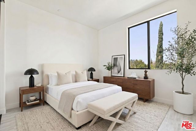 6716 N Royce Lane, Van Nuys, CA 91411