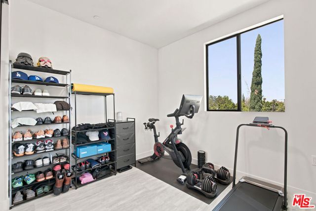 6716 N Royce Lane, Van Nuys, CA 91411