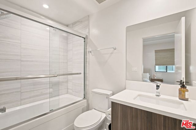 6716 N Royce Lane, Van Nuys, CA 91411