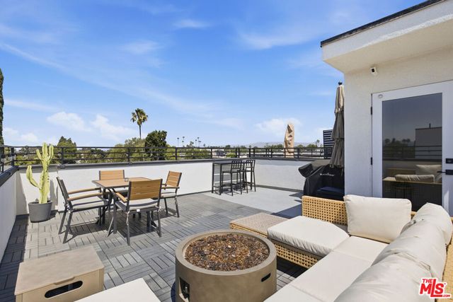 6716 N Royce Lane, Van Nuys, CA 91411
