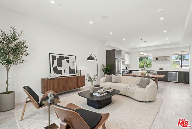 6716 N Royce Lane, Van Nuys, CA 91411