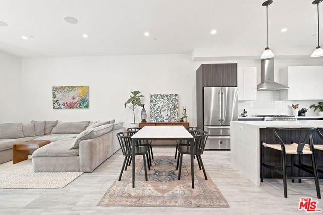 6716 N Royce Lane, Van Nuys, CA 91411