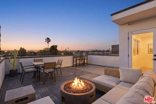 6716 N Royce Lane, Van Nuys, CA 91411
