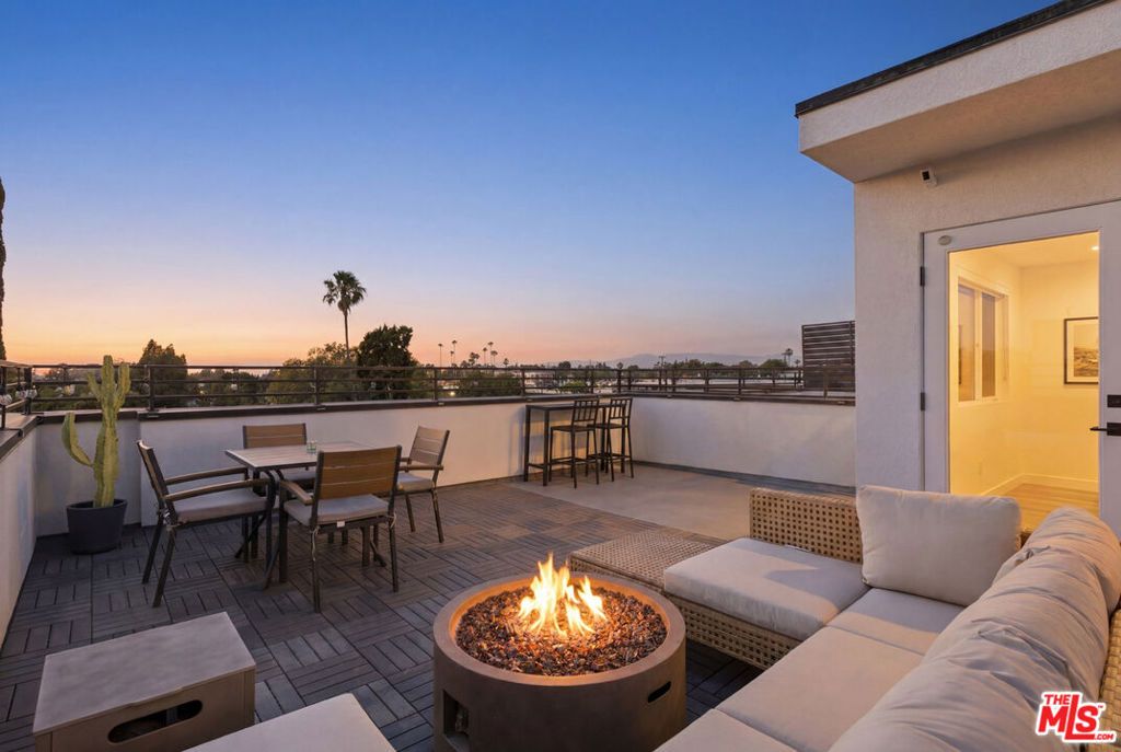 6716 N Royce Lane, Van Nuys, CA 91411
