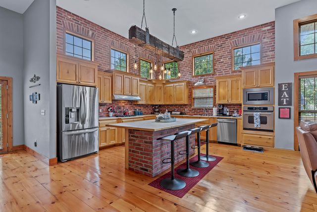 900 E Welch Street, Nixa, MO 65714