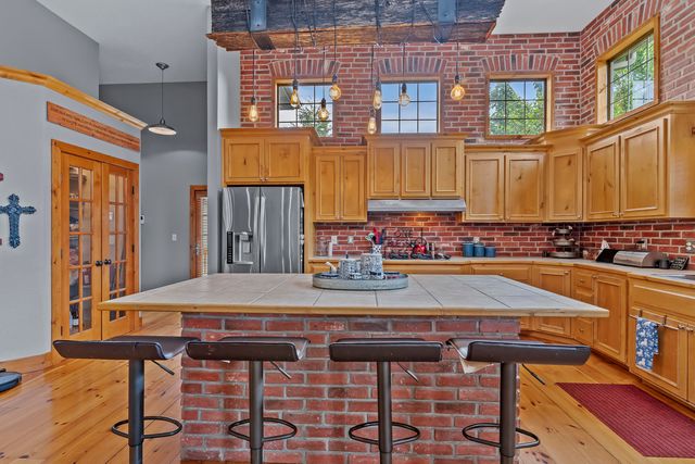 900 E Welch Street, Nixa, MO 65714