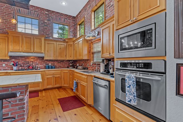 900 E Welch Street, Nixa, MO 65714