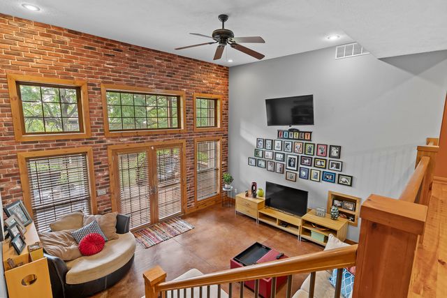 900 E Welch Street, Nixa, MO 65714