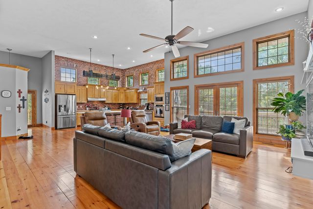 900 E Welch Street, Nixa, MO 65714
