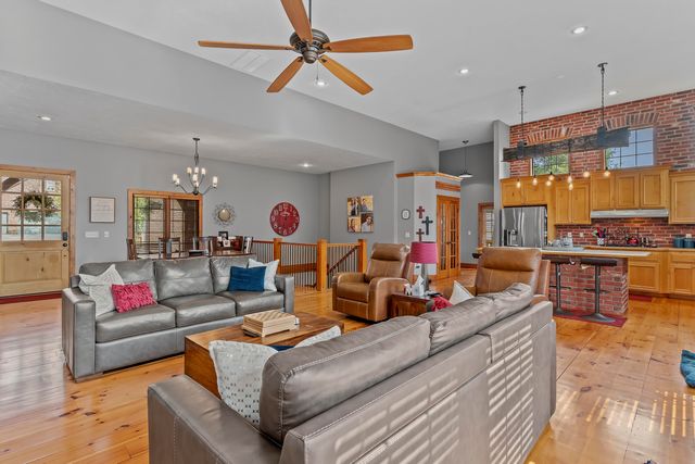 900 E Welch Street, Nixa, MO 65714
