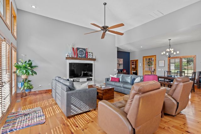 900 E Welch Street, Nixa, MO 65714