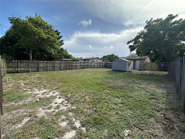 820 NW 4th Ave, Fort Lauderdale, FL 33311